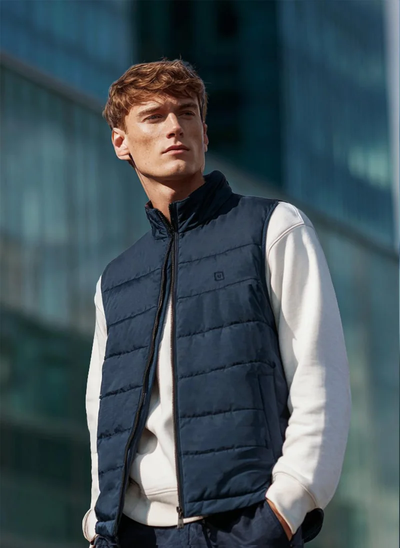 Urbano Fashion Men's Blue Sleeveless Zippered Puffer Jacket